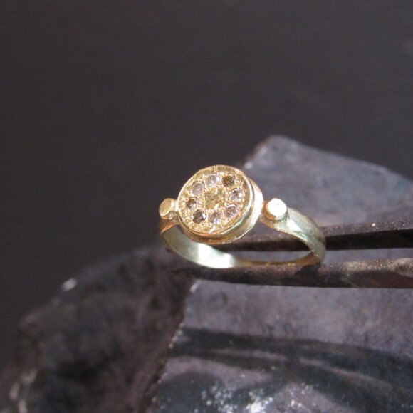 Engagement ring. 14K Yellow gold ring with 0.08ct Diamond Champagne color. - Picture 14 of 16